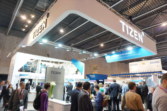 스페인 바르셀로나에서 열리고 있는 '모바일월드콩그레스(MWC) 2015'에는 삼성 주도의 모바일 운영체체(OS) 타이젠 전시관이 별도로 개설됐다. 이번 MWC에서는 구글 안드로이드와 애플 iOS에 대항하는 타이젠을 비롯한 파이어폭스, 우분투 등 새로운 모바일 OS들이 갈수록 진화하는 모습을 보였다.